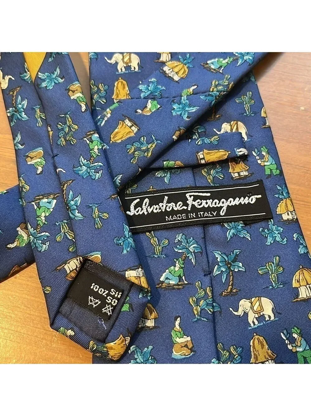 SALVATORE FERRAGAMO Mens Elephant Palm Tree Hut Print Navy Blue Silk Tie